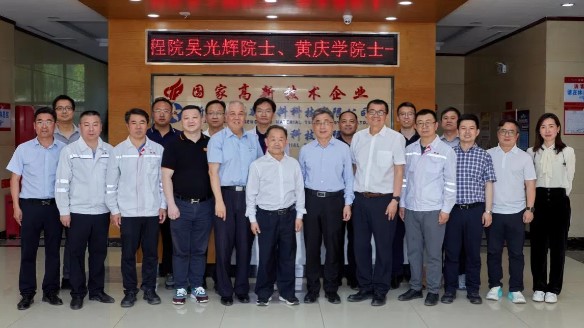 中国工程院院士吴光辉、黄庆学来新疆湘晟调研